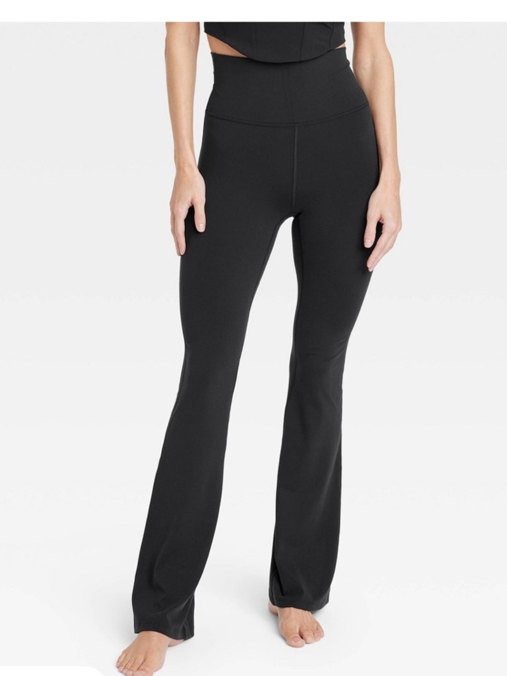 Women’s  Everyday Soft High-Rise Flare Leggings.   Black. M